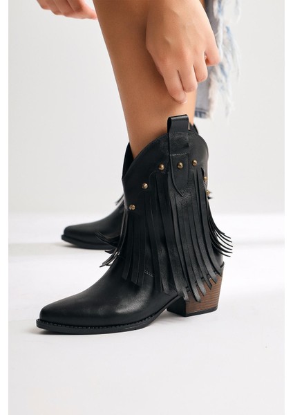 Lillebeth Siyah Püsküllü Zımba Detaylı Western Bot