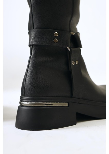 Lani Siyah Toka ve Zımba Detaylı Kalın Tabanlı Çizme indirimleri