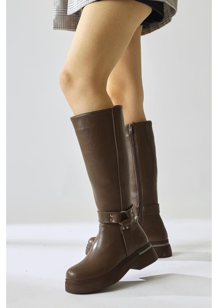 Lani Taba Toka ve Zımba Detaylı Kalın Tabanlı Çizme