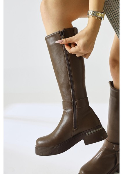 Lani Taba Toka ve Zımba Detaylı Kalın Tabanlı Çizme fiyatları