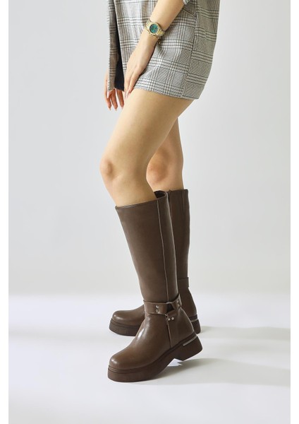 Lani Taba Toka ve Zımba Detaylı Kalın Tabanlı Çizme fırsatları