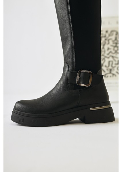 Faria Siyah Dalgıç Kumaş Detaylı Tokalı Kalın Tabanlı Çizme modelleri