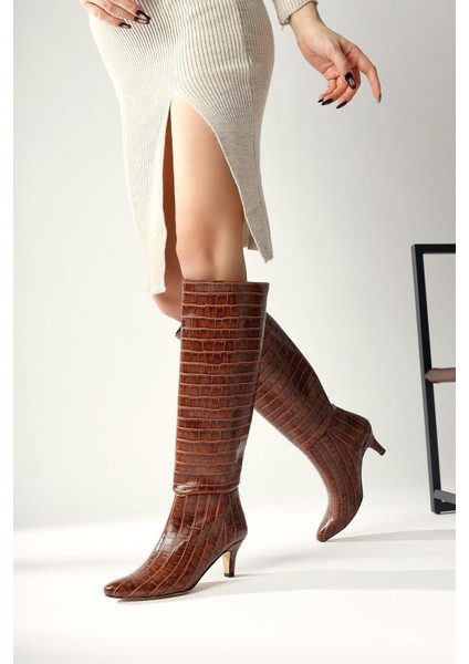 Milika Taba Sivri Burunlu Kısa Topuklu Çekme Çizme modelleri