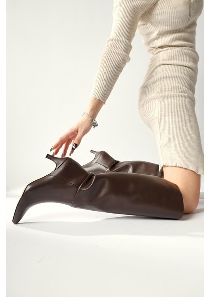Milika Kahve Sivri Burunlu Kısa Topuklu Çekme Çizme