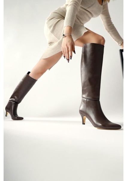 Milika Kahve Sivri Burunlu Kısa Topuklu Çekme Çizme modelleri