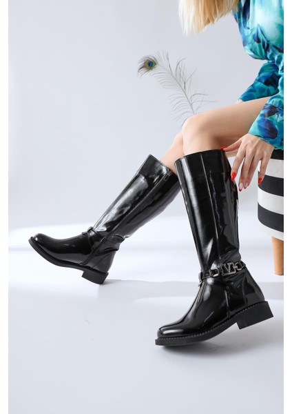 Momena Siyah Rugan Toka Detaylı Fermuarlı Kısa Topuklu Çizme modelleri