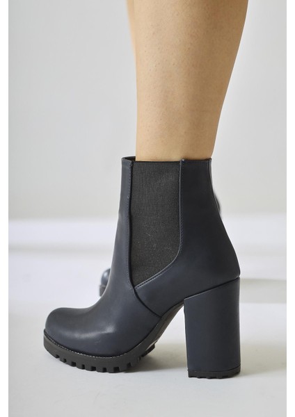 Dorsaf Lacivert Oval Burunlu Lastikli Topuklu Bot