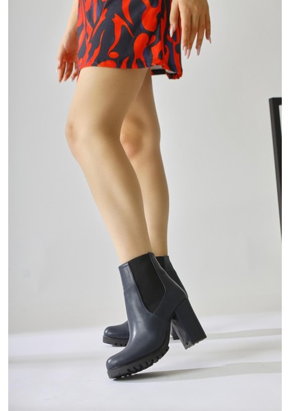 Dorsaf Lacivert Oval Burunlu Lastikli Topuklu Bot modelleri