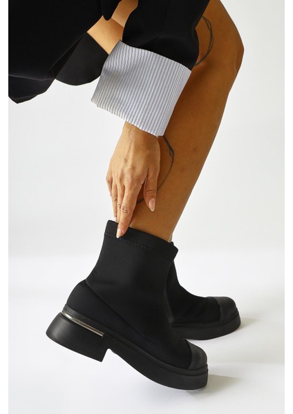 Kaiza Siyah Deri Detaylı Dalgıç Kumaş Bot modelleri