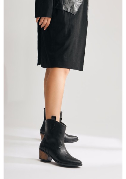 Joo Siyah Sivri Burunlu Nakışlı Western Bot modelleri