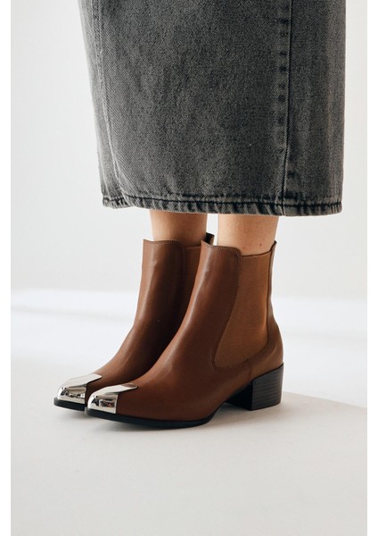 Heda Taba Sivri Burunlu Metal Detaylı Bot fiyatları