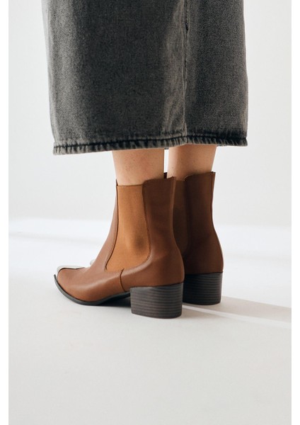 Heda Taba Sivri Burunlu Metal Detaylı Bot modelleri