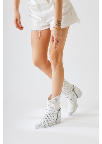 Olinda Beyaz Lazer Kesim Sivri Burunlu Zincir Detaylı Yazlık Western Bot