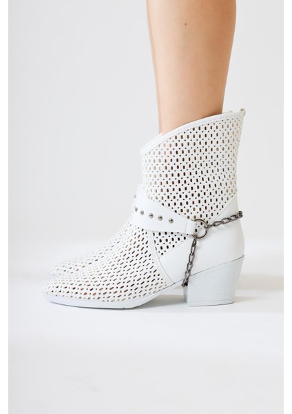 Olinda Beyaz Lazer Kesim Sivri Burunlu Zincir Detaylı Yazlık Western Bot fiyatları