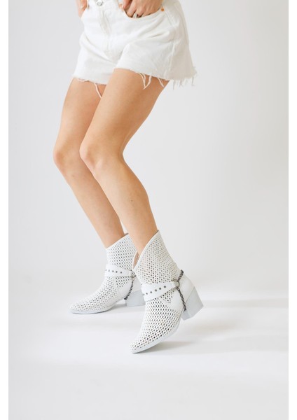 Olinda Beyaz Lazer Kesim Sivri Burunlu Zincir Detaylı Yazlık Western Bot fırsatları