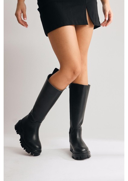 Escada Siyah Kalın Tabanlı Fermuarlı Çizme modelleri