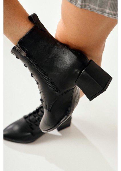 Kalaya Siyah Sivri Burunlu Fermuarlı Topuklu Bot modelleri