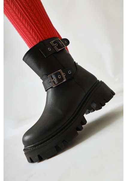 Veneta Siyah Kemer Detaylı Bot