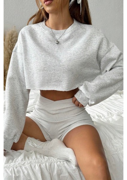 Kadın Gri Oversize Crop Bisiklet Yaka Şardonlu Sweatshirt