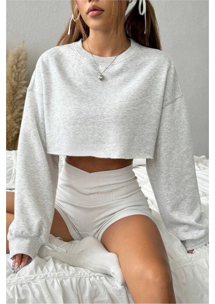 Kadın Gri Oversize Crop Bisiklet Yaka Şardonlu Sweatshirt fiyatları