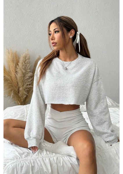 Kadın Gri Oversize Crop Bisiklet Yaka Şardonlu Sweatshirt modelleri