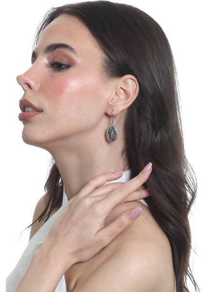 Kadın Antik Gümüş Kaplama Oval Formlu Sallantılı Model Minimalist Küpe modelleri