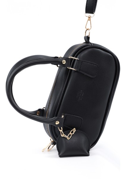 Siyah SHK207 Suni Deri Charm Detaylı Fermuarlı Ayarlanabilir Askılı El, Kol ve Omuz Çantası U:14 E:24 G:8 cm