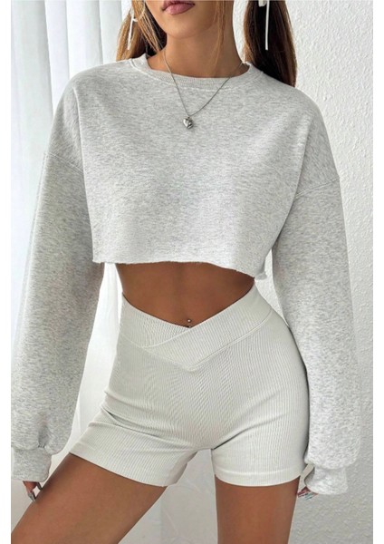 Kadın Gri Oversize Crop Bisiklet Yaka Şardonlu Sweatshirt fırsatları