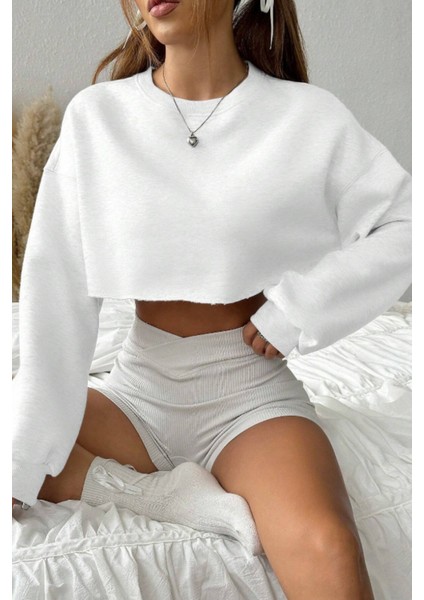 Kadın Beyaz Oversize Crop Bisiklet Yaka Şardonlu Sweatshirt