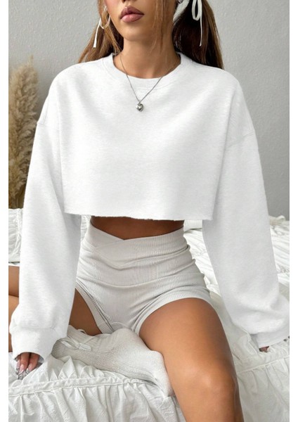 Kadın Beyaz Oversize Crop Bisiklet Yaka Şardonlu Sweatshirt fiyatları