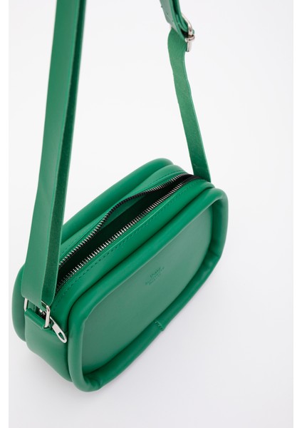 Çimen Yeşili Shk62 Tek Bölmeli Suni Deri Ayarlanabilir Askılı Fermuarlı Çapraz Omuz Çantası