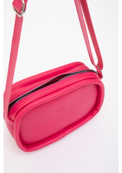 Fuşya Shk62 Tek Bölmeli Suni Deri Ayarlanabilir Askılı Fermuarlı Çapraz Omuz Çantası