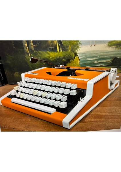 Olympia Traveller De Luxe F Klavye Çantalı Daktilo - Sorunsuz Çalışır Durumda