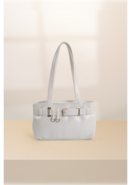 Beyaz SHK233 Kırışık Dokulu Suni Deri Fermuarlı Tek Bölmeli Kemer Detaylı El, Kol ve Omuz Çantası