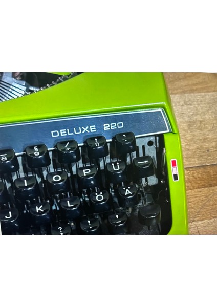 Brother Deluxe 220 Fosfor Yeşili Çantalı Daktilo Sorunsuz Çalışır Durumda fiyatları