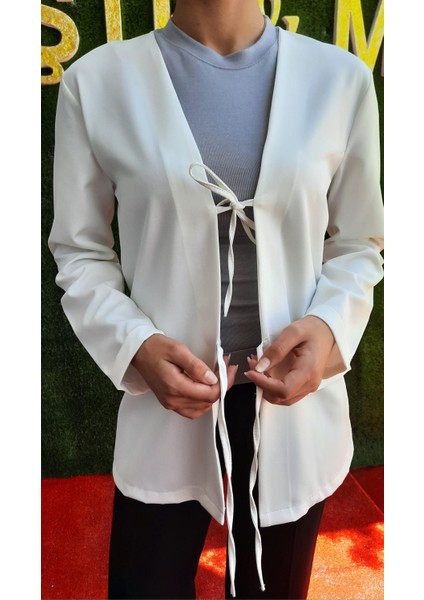 Bağlamalı Beyaz Blazer Ceket