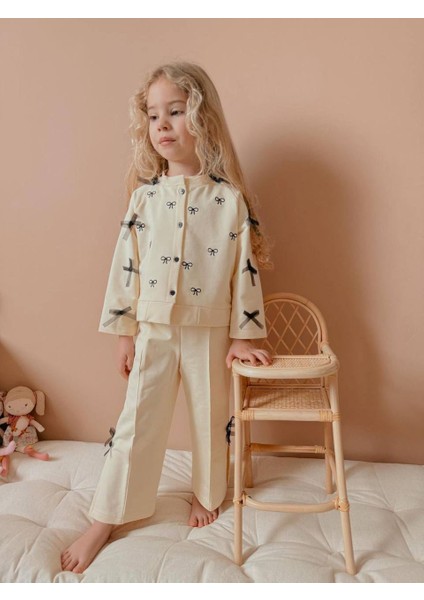 Fiyonk Işlemeli Kız Çocuk Hırkalı Alt Üst Takım