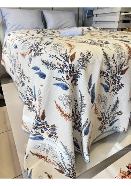 Mavi Detaylı Çiçek Desenli Tek Kişilik Pike – 160X240 cm | Ferahlatıcı Tasarım, Hafif Konfor