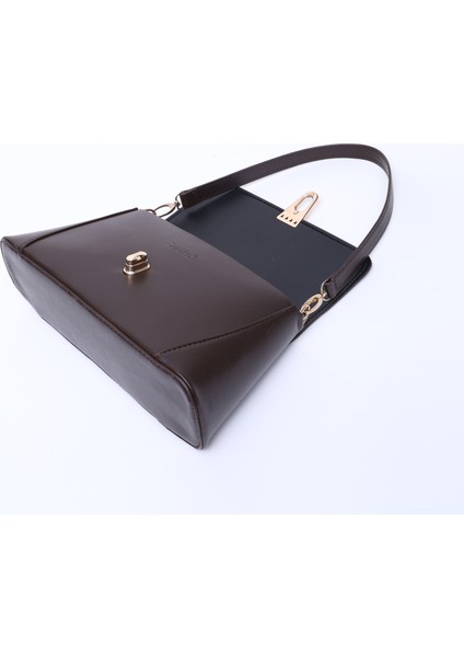 Kahverengi Shk153 Deri Kilit Detaylı Standart Askılı Tek Bölmeli El, Kol Ve Omuz Çantası U:15 E:29 G:9 Cm
