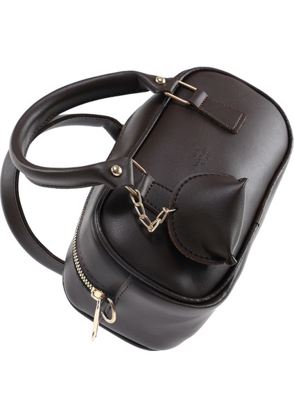 Kahve Rengi SHK207 Suni Deri Charm Detaylı Fermuarlı Ayarlanabilir Askılı El, Kol ve Omuz Çantası U:14 E:24 G:8 cm