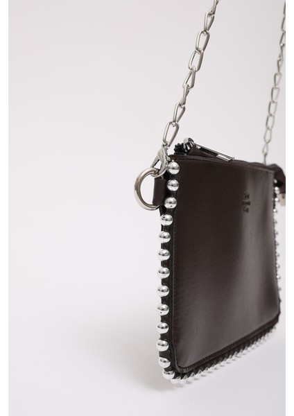 Kahve Rengi SHK125 Suni Deri Boncuk Detaylı Fermuarlı Tek Bölmeli Zincir Askılı Omuz Çantası fırsatları