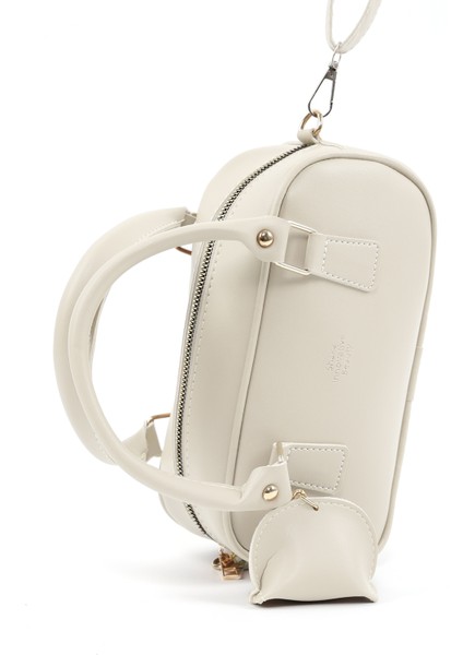 Krem SHK207 Suni Deri Charm Detaylı Fermuarlı Ayarlanabilir Askılı El, Kol ve Omuz Çantası U:14 E:24 G:8 cm