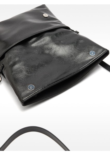 Manyetik Kapaklı Çapraz Çanta indirimleri