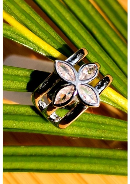 Lüks Çelik Gümüş Renk Kıkırdak Küpe