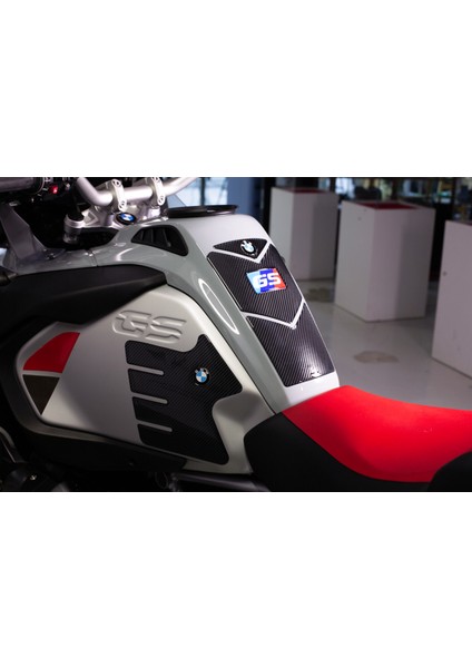 Bmw Gs R1250 ile Uyumlu Kaydırmaz 6d Karbon 9 Parça Tank Pad Seti GC32 modelleri