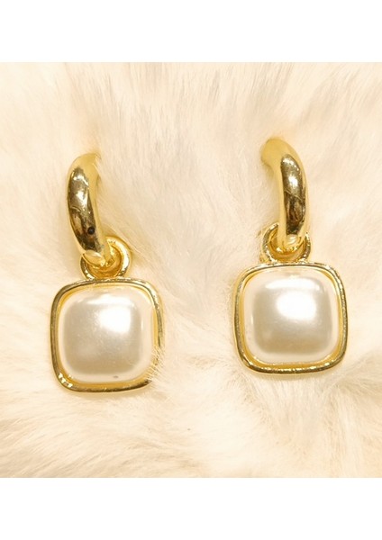 Taş Figürlü Gösterişli Küpe