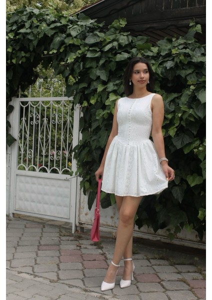Beyaz Fistolu Düğme Detaylı Mini Elbise modelleri