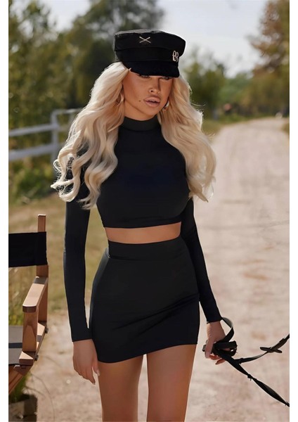 Kadın Siyah Uzun Kollu Crop Top ve Mini Etek Takım - Şık ve Modern Iki Parça Kombin