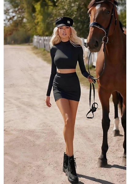 Kadın Siyah Uzun Kollu Crop Top ve Mini Etek Takım - Şık ve Modern Iki Parça Kombin fiyatları