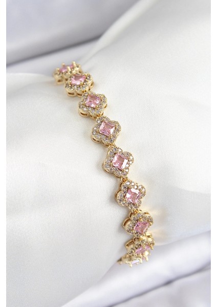 Pirinç Zirkon Taşlı Pembe Yonca Baget Model Gold Renk Vıp Seri Kadın Bileklik